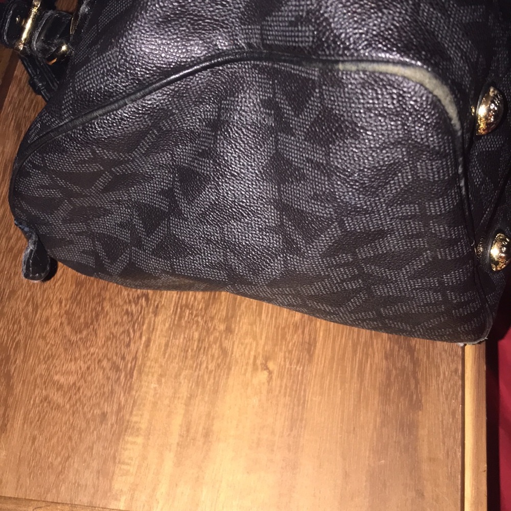 Authentic Michael Kors Handbag! Does not come with dust bag! Check all pics! - Picture 9 of 11